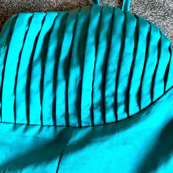 Turquoise Crop Top - Picture 3 of 4